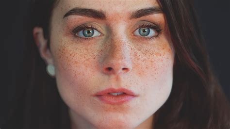Watch Here S A Nifty Makeup Trick For Giving Your Actor Realistic Freckles