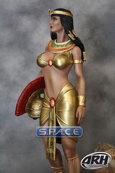 Cleopatra Queen Of Egypt Statue S P A C E Space Figuren De