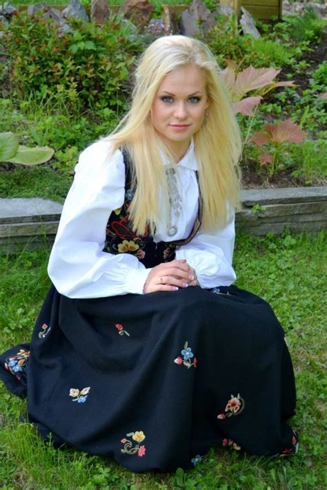 Norwegian Woman In Bunad Women Norwegian Clothing Swedish Women