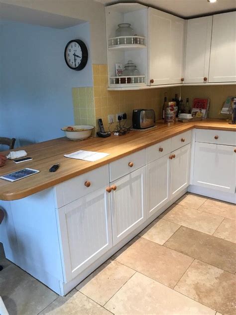 howdens kitchen units work top  appliances  blandford forum