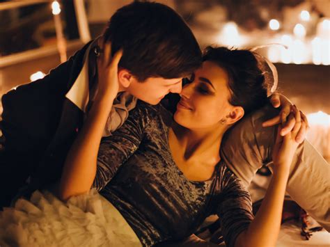 how each zodiac sign behaves when they are in love the
