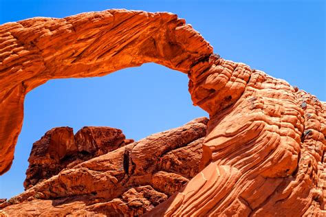 rock arch reaches   sky  nevadas valley  fire state park