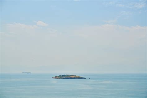 photo island   middle   ocean