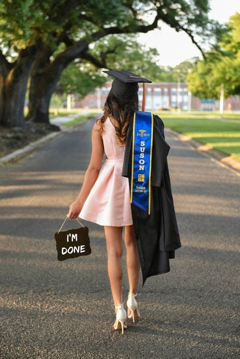 11 Grad Ideas In 2021 Graduation Picture Poses Grad Photoshoot