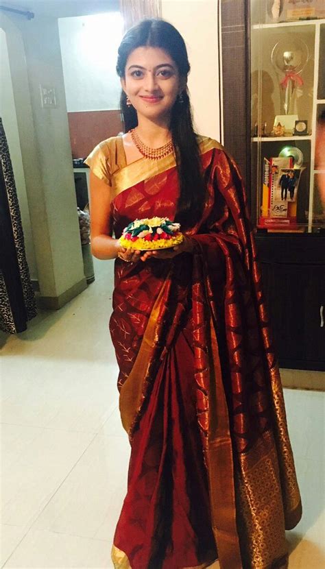 anandhi elegant saree