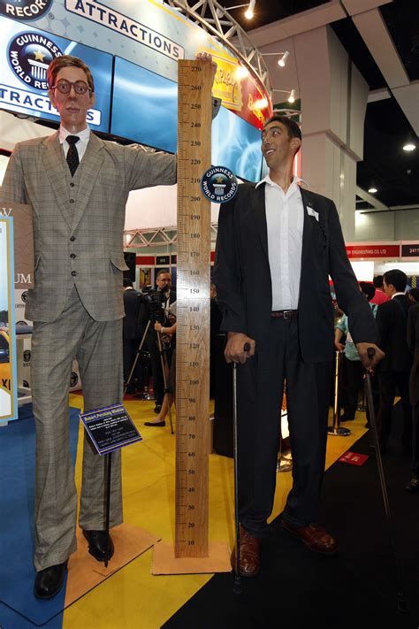 Robert Wadlow Making Tall People Look Small Since 1918 R Pics