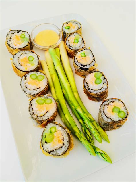warmes sushi mit gruenem spargel ernaehrungscoach