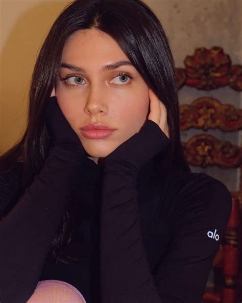 picture of vika bronova