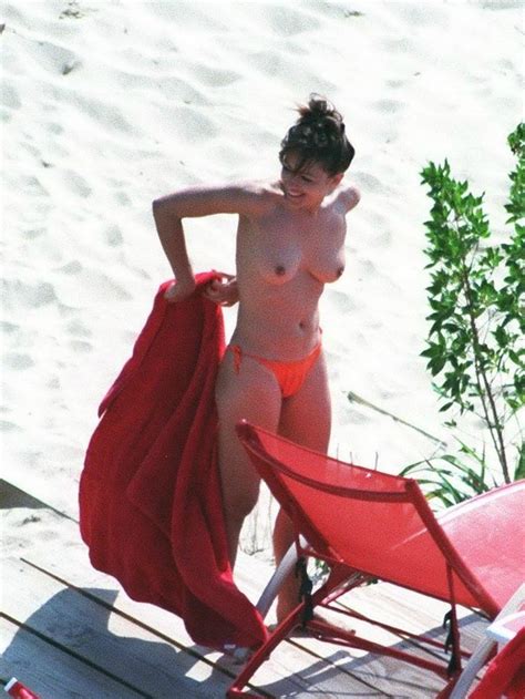 elizabeth hurley topless 8 photos thefappening