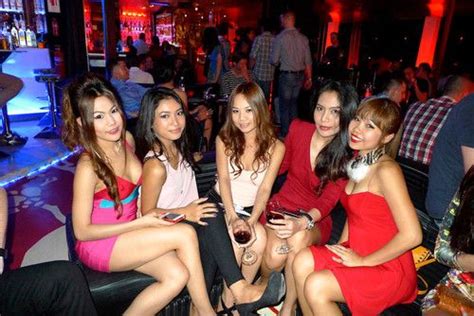 best places to meet girls in bangkok party bangkok