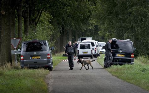 politie verspreidt posters  zaak heijltjes leeuwarder courant