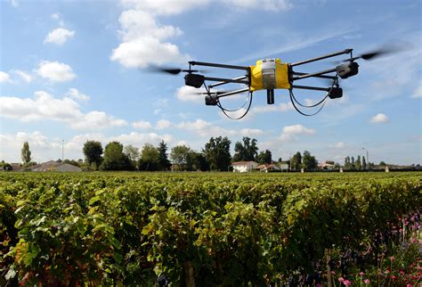 drones revolutionizing  future  agriculture