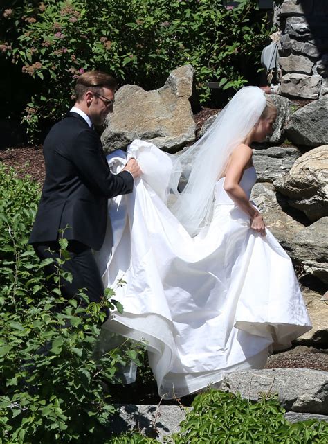 Julianne Hough And Brooks Laich At Their Wedding Day In