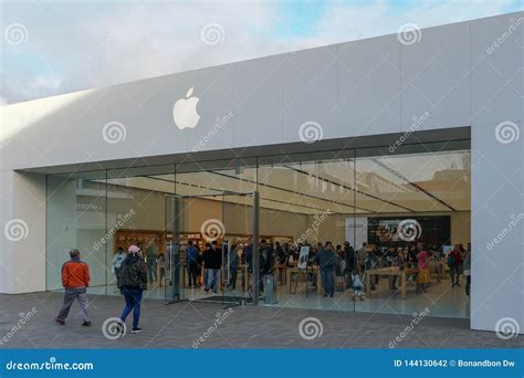 apple detailhandel iphones ipads meer die verkopen redactionele fotografie image  meer