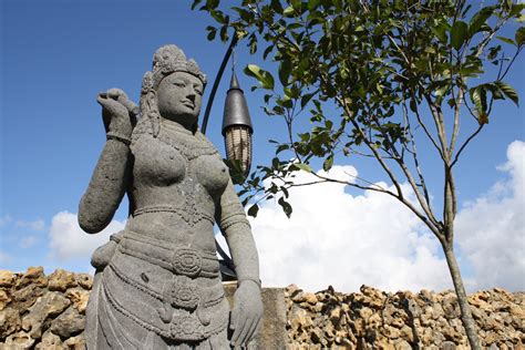 patung dewi sri  dewi tara ancient stone