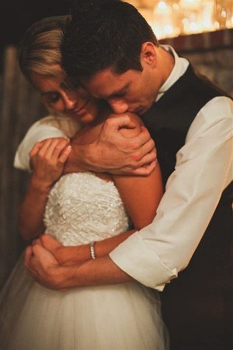 20 Romantic Bride And Groom Wedding Photo Ideas Emma Loves Weddings