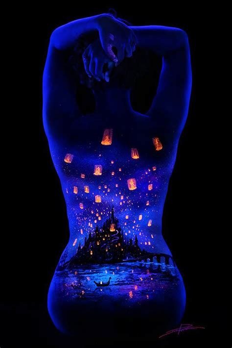 This Artist Paints Spectacular “bodyscapes” That Glow