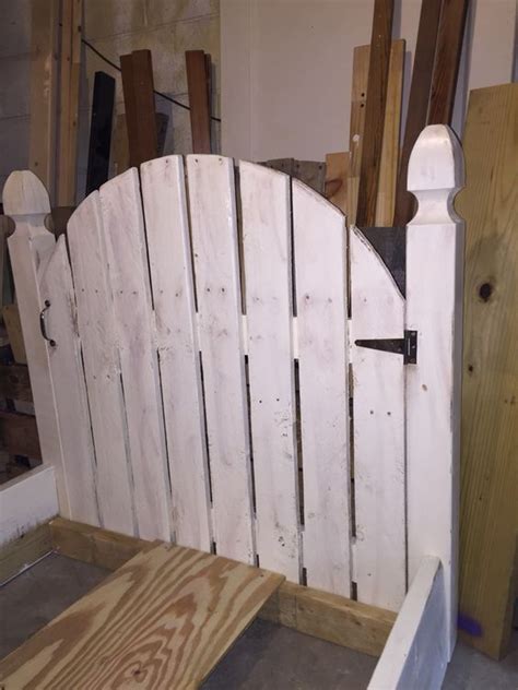 picket fence headboard plans   country  guide