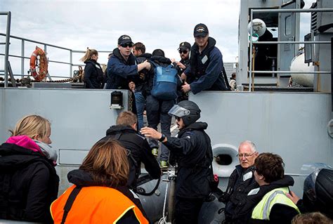 evacuees board the naval ship hmnzs canterbury on