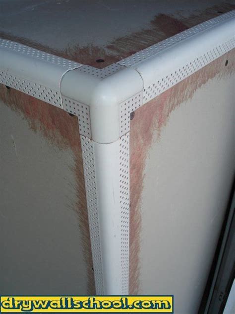 HOW TO INSTALL BULLNOSE (ROUND) CORNER BEAD ON DRYWALL