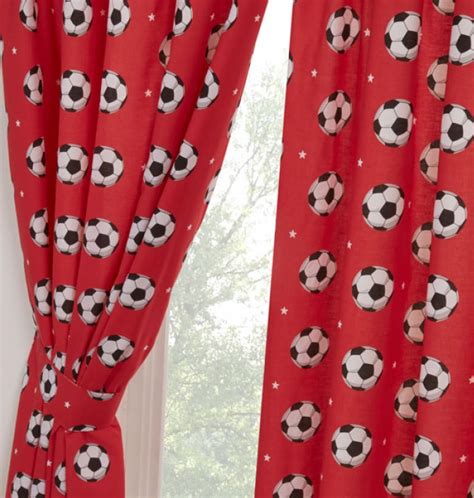 gordijnen set van  stuks voor de kinderkamer rood met zwart witte voetballen football en
