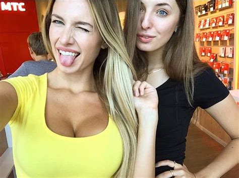 girls sticking out their tongues thechive