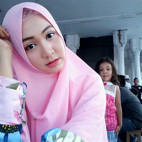 Gambar Cewek Jilbab Cantik Indonesia Cantikamagz