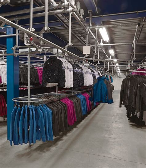 kleding stelling voor hangende kleding magazijn bj solutions bv