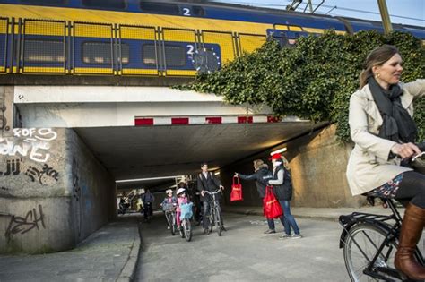 onderdoorgang westerkade geopend voor fietsers en voetgangers de utrechtse internet courant
