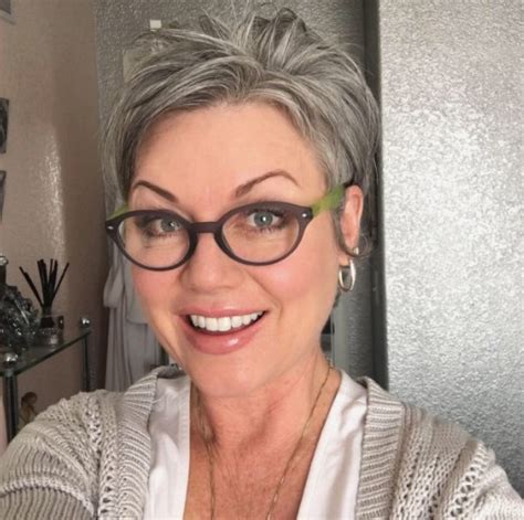 55 Latest Hairstyles For 50 And 60 Year Old Woman With Glasses 2022