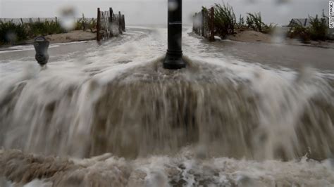 sandy wreaks havoc across northeast at least 11 dead