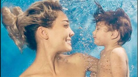 Lisa Haydons Underwater Pic With Son Zack Will Wash Away All Your Blues