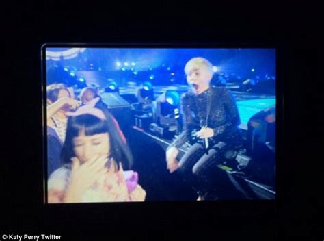 miley cyrus plants a kiss on katy perry during la concert as the kardashians and hilary duff