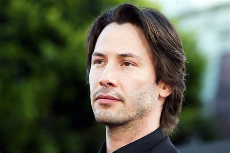 keanu reeves  faced  tough times including difficult childhood
