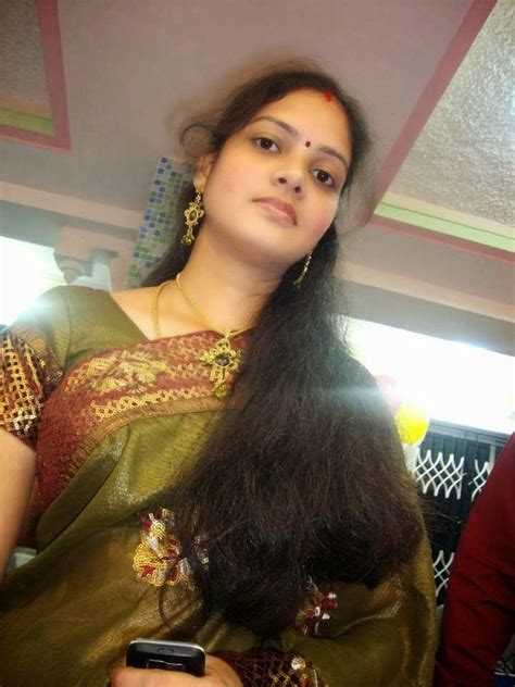 desi beautiful indian hot housewife in saree photos saree long hair styles aunties photos