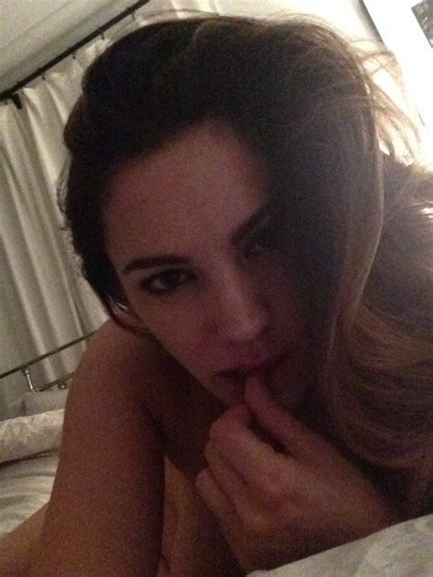 Naked Kelly Brook In Icloud Leak Scandal