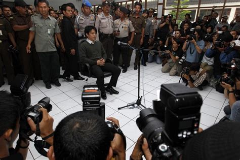 evolutia stelara indonesia jails pop star over sex tape