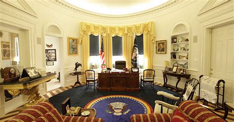 Us White House Fan Builds £150 000 Replica Of Oval Office In His Own