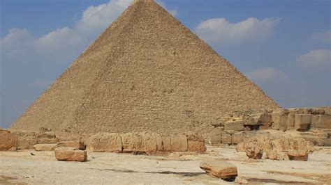 piramide de quefren arqueologia getyourguide