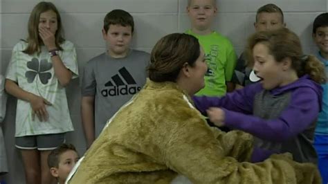 missouri girl surprised at elementary school when military mom comes