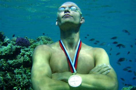 danish diver holds world record for holding breath