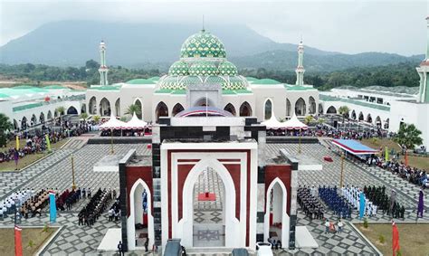 menilik wisata religi masjid agung natuna