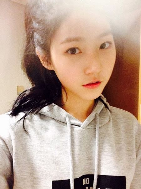 kim sae ron looks mature in selfie