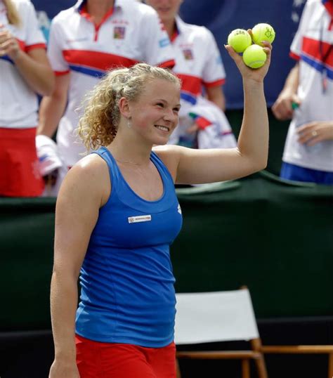 Tennis Siniakova Vandeweghe Win Czechs Tie U S In Fed Cup Semis