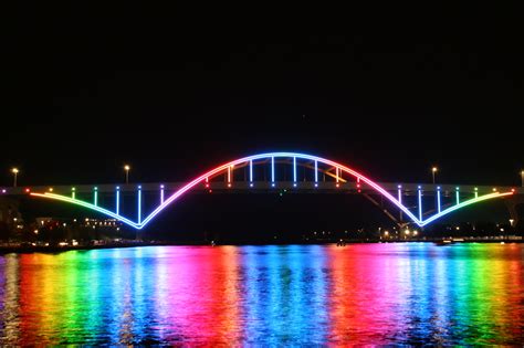 hoan bridge lights tested  october  unveiling urban milwaukee