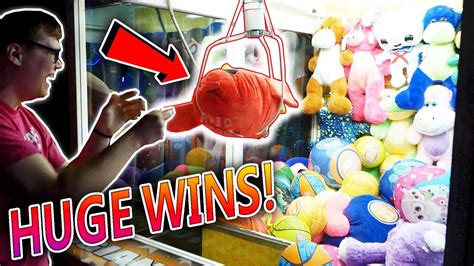 Giant Claw Machine Wins At Dave And Buster S Youtube