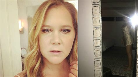 amy schumer shows off butt in lingerie selfie