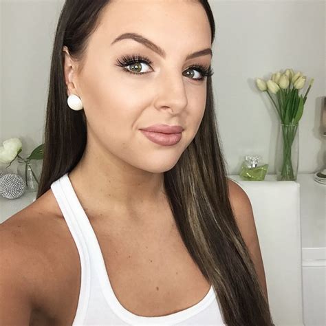 Brittney Saunders 38 Sexy Youtubers
