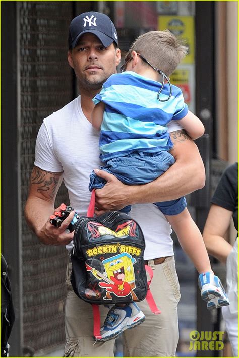 ricky martin pizza stop with grandpa and the twins photo 2705288
