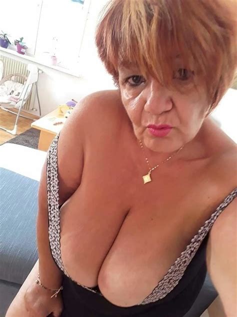 mature ladies braless cleavage pokies 114 20 pics xhamster